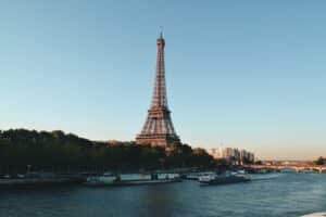 Lire la suite à propos de l’article Combien de mètres mesure la tour Eiffel ?